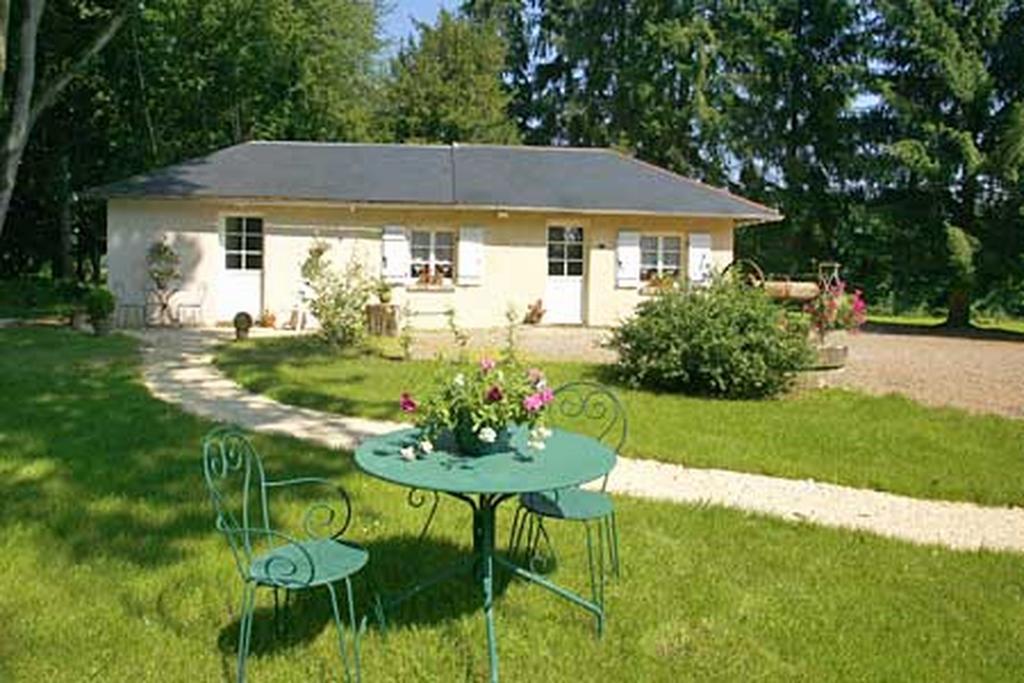 Hotel Les Grands Chenes Saint-Fargeau  Dış mekan fotoğraf