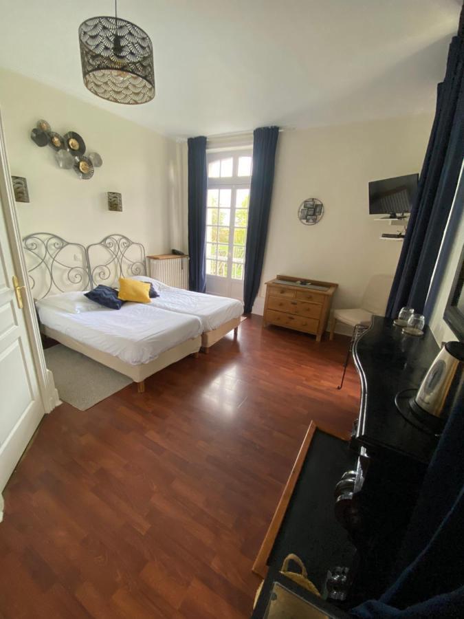 Hotel Les Grands Chenes Saint-Fargeau  Dış mekan fotoğraf
