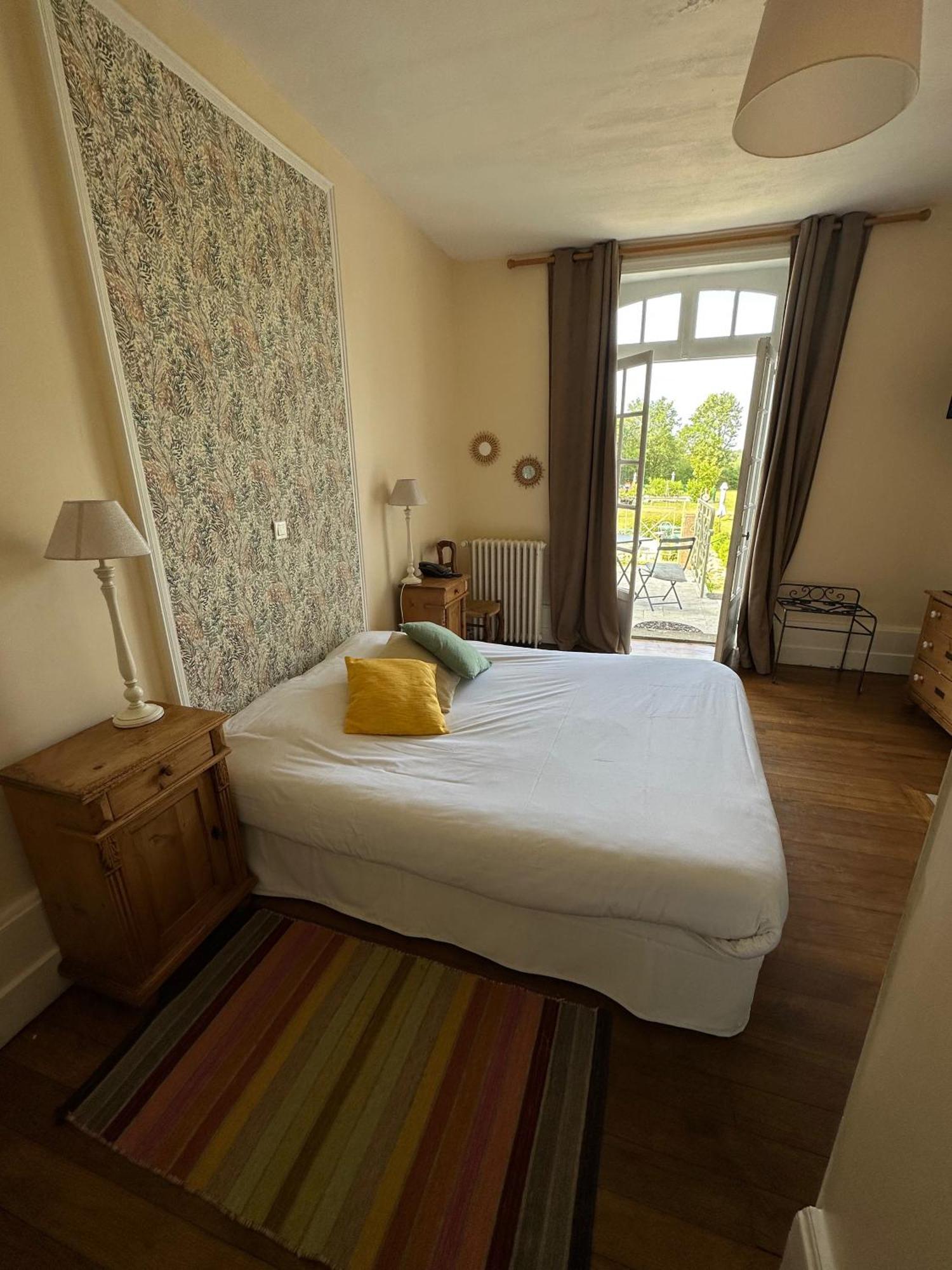Hotel Les Grands Chenes Saint-Fargeau  Dış mekan fotoğraf