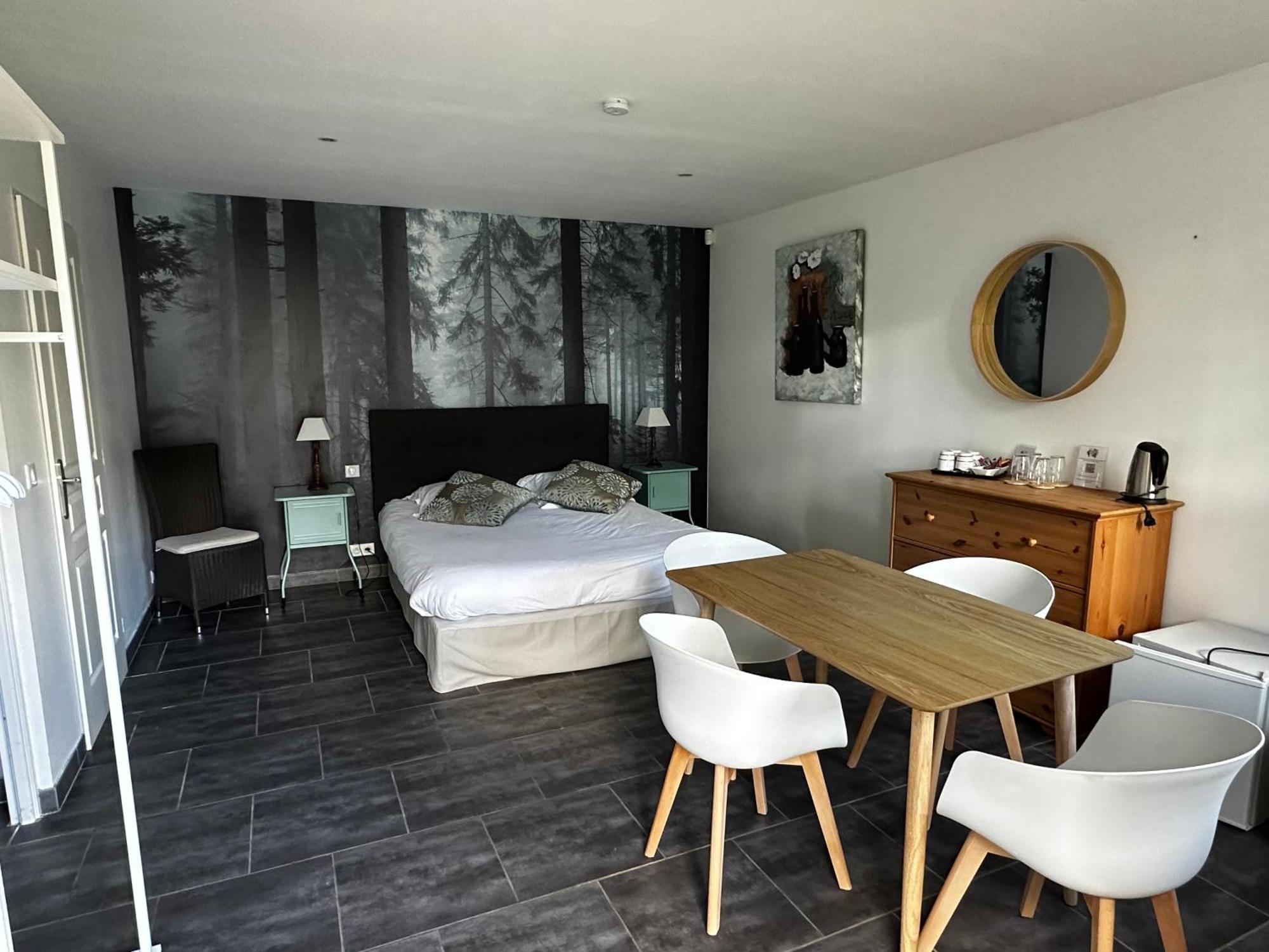 Hotel Les Grands Chenes Saint-Fargeau  Dış mekan fotoğraf