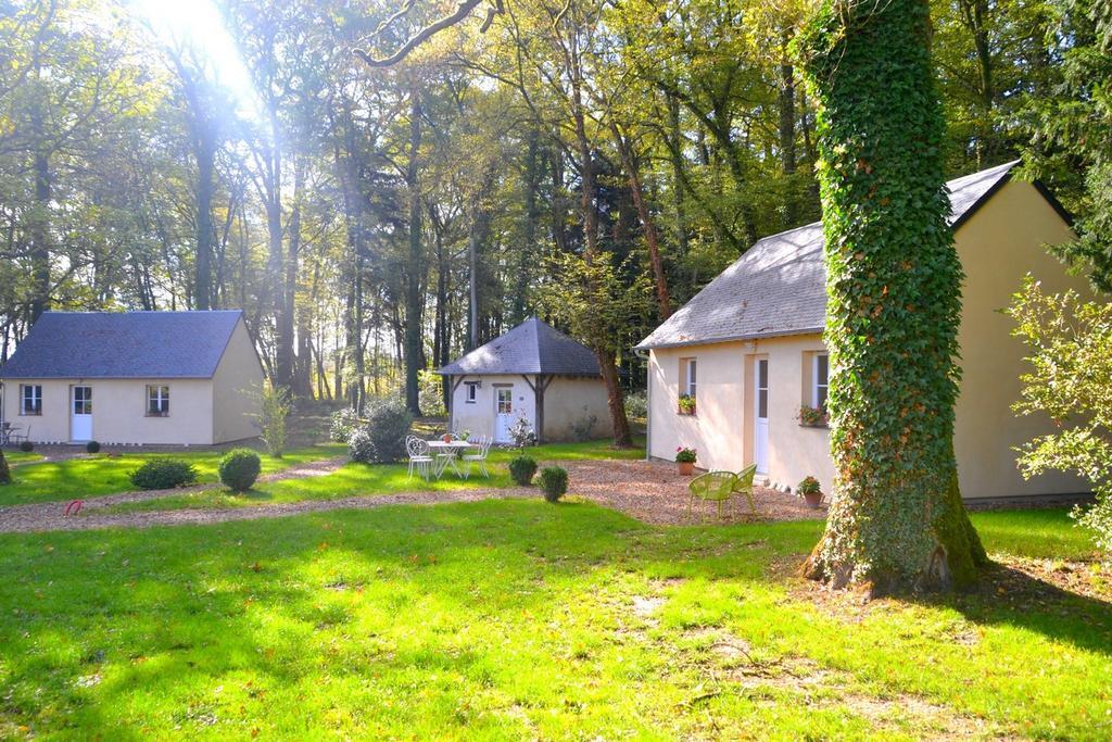 Hotel Les Grands Chenes Saint-Fargeau  Oda fotoğraf