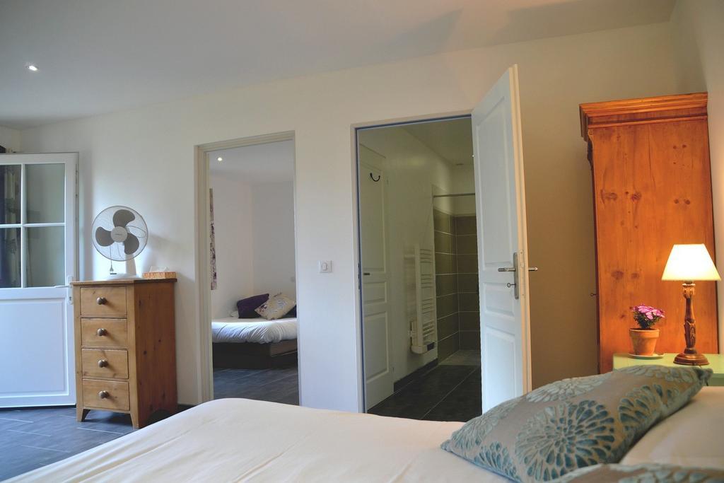 Hotel Les Grands Chenes Saint-Fargeau  Oda fotoğraf