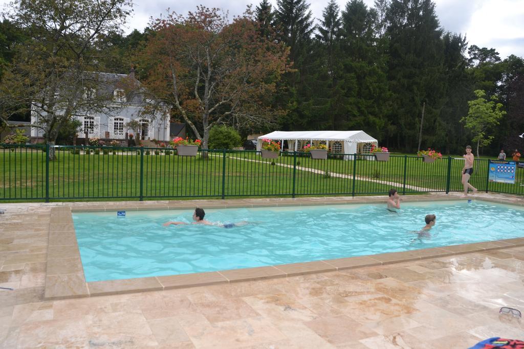 Hotel Les Grands Chenes Saint-Fargeau  Dış mekan fotoğraf