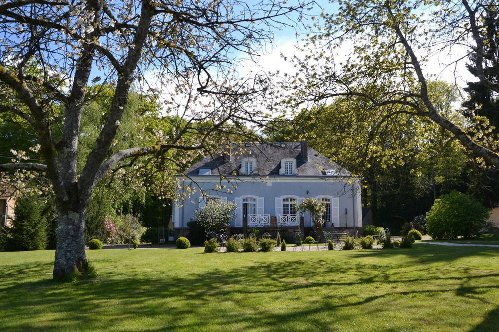 Hotel Les Grands Chenes Saint-Fargeau  Dış mekan fotoğraf